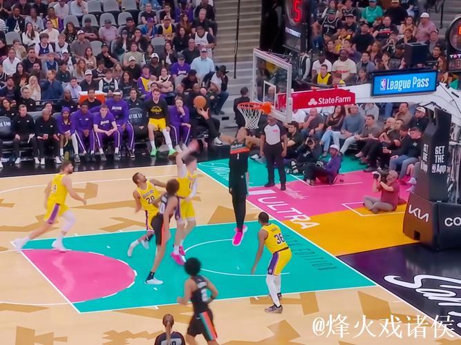 东契奇空砍38+10+10文班亚马16+14 湖人不敌马刺