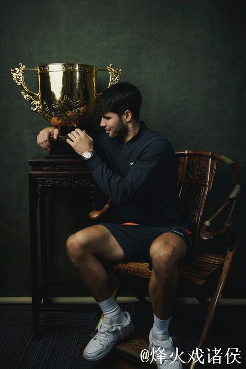 阿尔卡拉斯拍摄中网冠军写真 尽显中华传统文化美